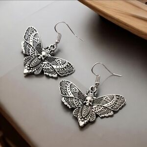 ✨️2 for‎ $15✨️ NEW Gothic Skull Butterfly Moth Fashion Earrings